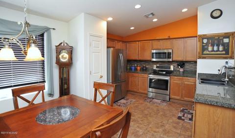 8409 E Sarnoff Ridge Loop, Tucson, AZ 85710 photo 13