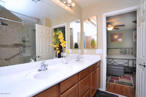 8409 E Sarnoff Ridge Loop, Tucson, AZ 85710 photo 6