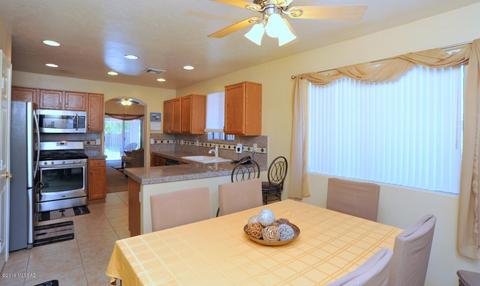 8422 E Sarnoff Ridge Loop, Tucson, AZ 85710 photo 3
