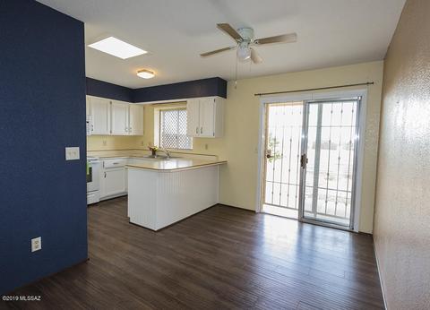 535 E Savannah St, Vail, AZ 85641 photo 3
