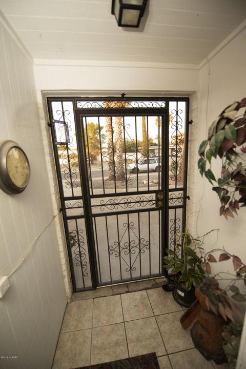 9326 E Daniel Pl, Tucson, AZ 85710 photo 4
