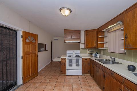 2902 E 27th St, Tucson, AZ 85711 photo 4