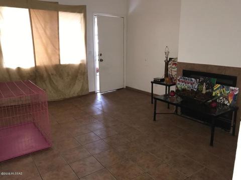409 E Thoroughbred St, Tucson, AZ 85706 photo 2