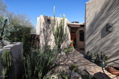 5383 E Francisco Loop, Tucson, AZ 85712 photo 2