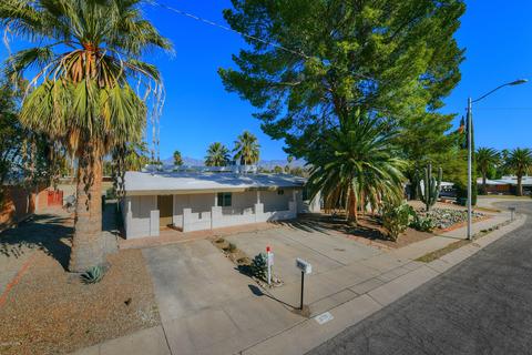 8731 E Burning Tree Dr, Tucson, AZ 85710 photo 2