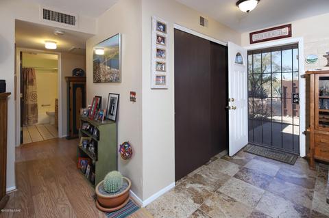 7712 E Kenyon Dr, Tucson, AZ 85710 photo 2