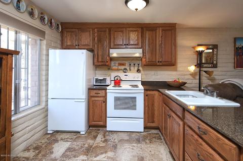 7712 E Kenyon Dr, Tucson, AZ 85710 photo 3