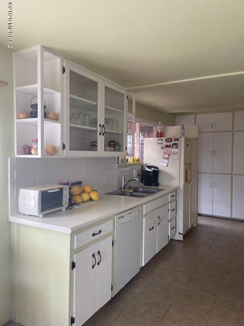 455 E Blacklidge Dr, Tucson, AZ 85705 photo 4