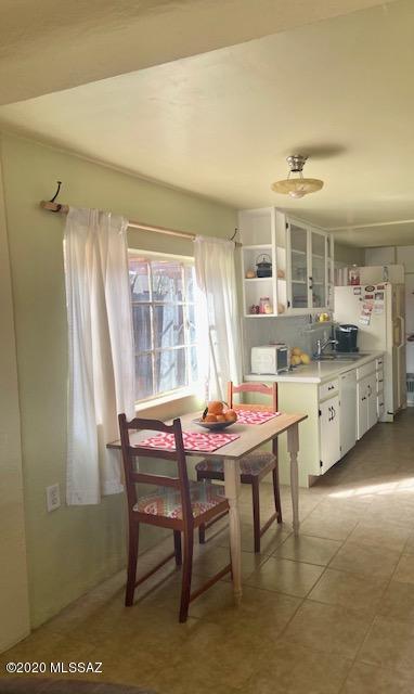 455 E Blacklidge Dr, Tucson, AZ 85705 photo 3