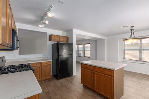 10563 S Silverbluff Dr, Vail, AZ 85641 photo 9