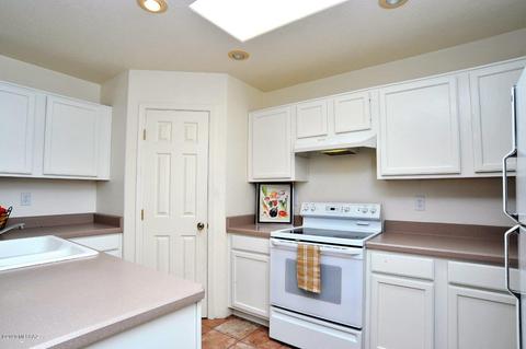 8211 E Arbor Point Pl, Tucson, AZ 85715 photo 3
