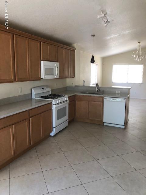 8129 E Sundew Dr, Tucson, AZ 85710 photo 7