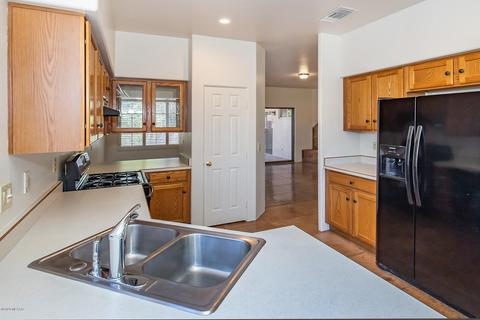 1582 E Painted Colt Loop, Tucson, AZ 85719 photo 9