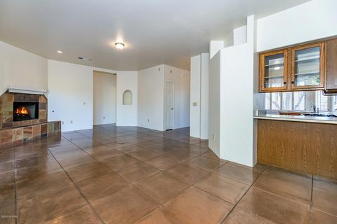 1582 E Painted Colt Loop, Tucson, AZ 85719 photo 6