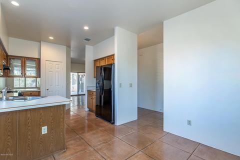 1582 E Painted Colt Loop, Tucson, AZ 85719 photo 11