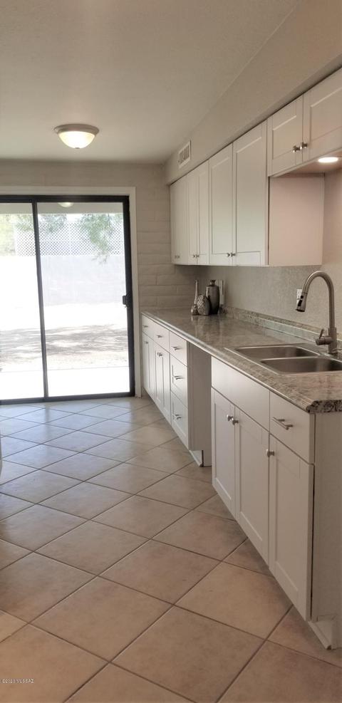7512 E Lakeside Dr, Tucson, AZ 85730 photo 9