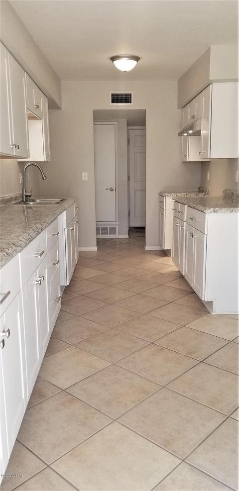7512 E Lakeside Dr, Tucson, AZ 85730 photo 13