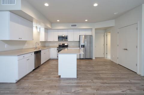 882 E Millenium Ct, Tucson, AZ 85719 photo 2