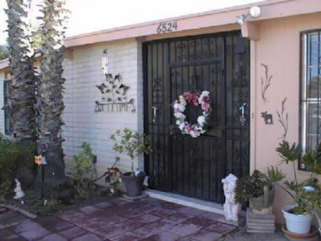 6524 E Brooks Dr, Tucson, AZ 85730 photo 2