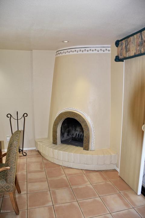 9182 E Visco Pl, Tucson, AZ 85710 photo 7
