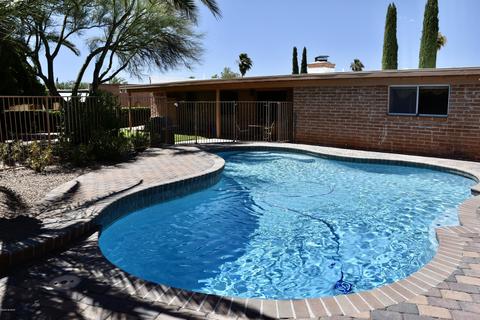 9182 E Visco Pl, Tucson, AZ 85710 photo 2