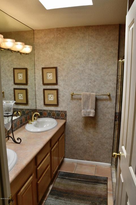 9182 E Visco Pl, Tucson, AZ 85710 photo 11