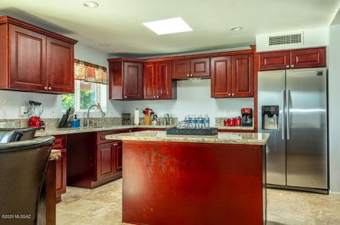 8958 E Maple Leaf Dr, Tucson, AZ 85710 photo 2