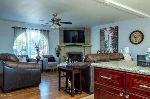 8958 E Maple Leaf Dr, Tucson, AZ 85710 photo 5