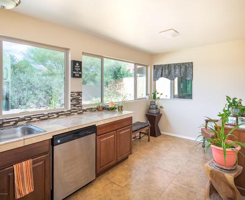 9551 E Myra Dr, Tucson, AZ 85730 photo 8