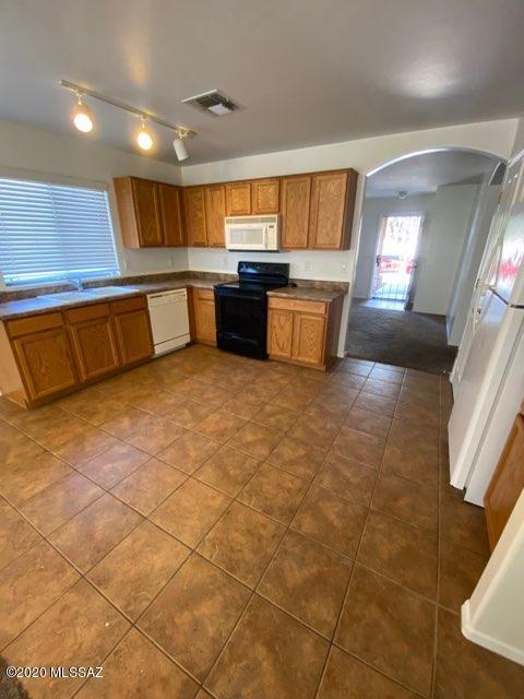 9946 E Apache Rain Dr, Tucson, AZ 85748 photo 3