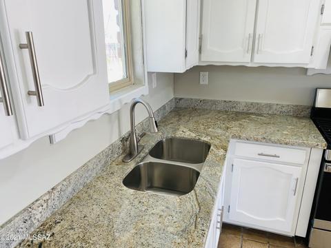 2852 W Capistrano Rd, Tucson, AZ 85746 photo 3