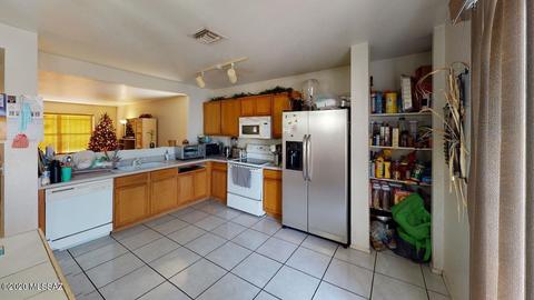 2555 E Warwick Castle Ln, Tucson, AZ 85706 photo 7
