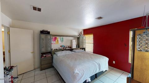 2555 E Warwick Castle Ln, Tucson, AZ 85706 photo 8