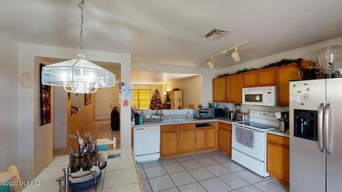 2555 E Warwick Castle Ln, Tucson, AZ 85706 photo 6