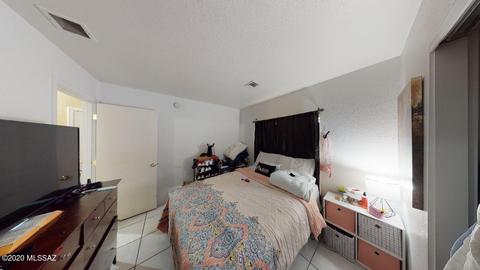 2555 E Warwick Castle Ln, Tucson, AZ 85706 photo 10