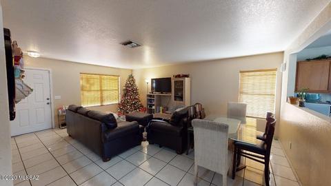 2555 E Warwick Castle Ln, Tucson, AZ 85706 photo 3
