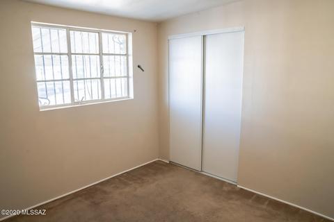4318 E Sylvane St, Tucson, AZ 85711 photo 8