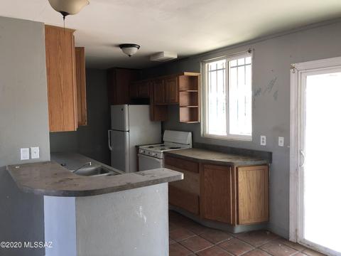 3946 E Sylvane Dr, Tucson, AZ 85711 photo 5