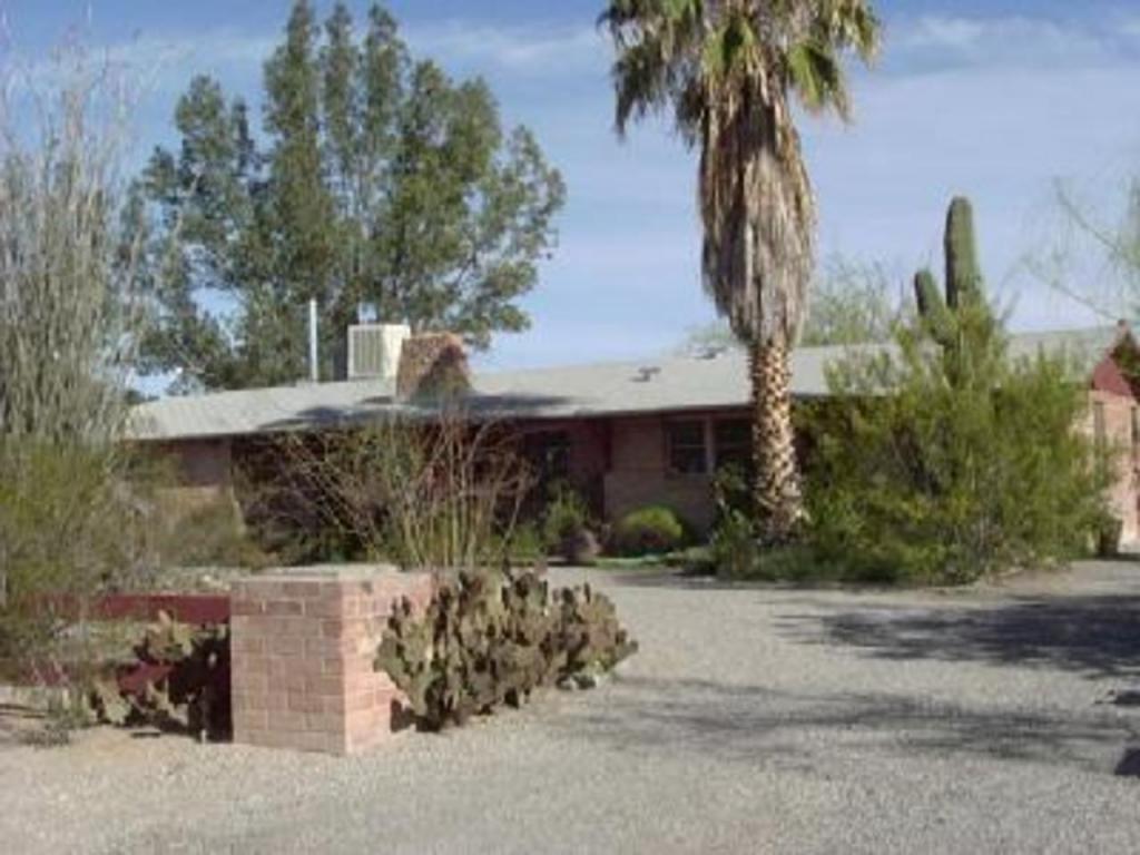 2225 E Lind Rd, Tucson, AZ 85719 photo 4