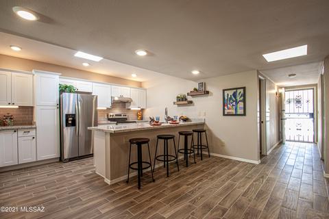 8023 E Shadow Ln, Tucson, AZ 85750 photo 3
