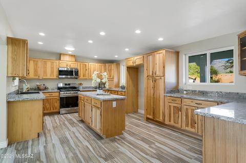 9380 E Walnut Tree Dr, Tucson, AZ 85749 photo 3