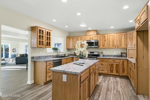 9380 E Walnut Tree Dr, Tucson, AZ 85749 photo 4