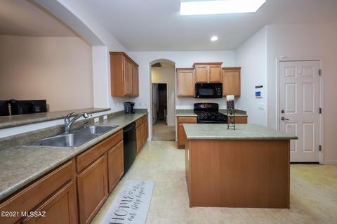10369 Yew Pl, Tucson, AZ 85747 photo 3