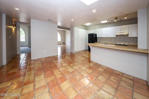 8022 Shadow Ln, Tucson, AZ 85750 photo 2