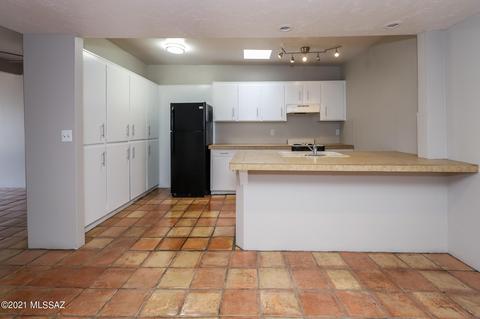 8022 Shadow Ln, Tucson, AZ 85750 photo 4
