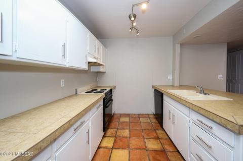8022 Shadow Ln, Tucson, AZ 85750 photo 6