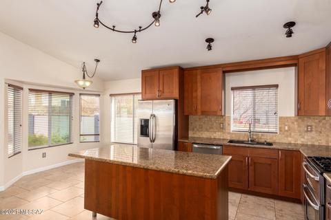 9094 N Eaglestone Loop, Tucson, AZ 85742 photo 12