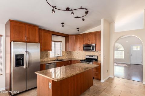 9094 N Eaglestone Loop, Tucson, AZ 85742 photo 2