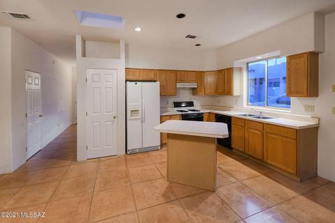 1526 E Painted Colt Loop, Tucson, AZ 85719 photo 8