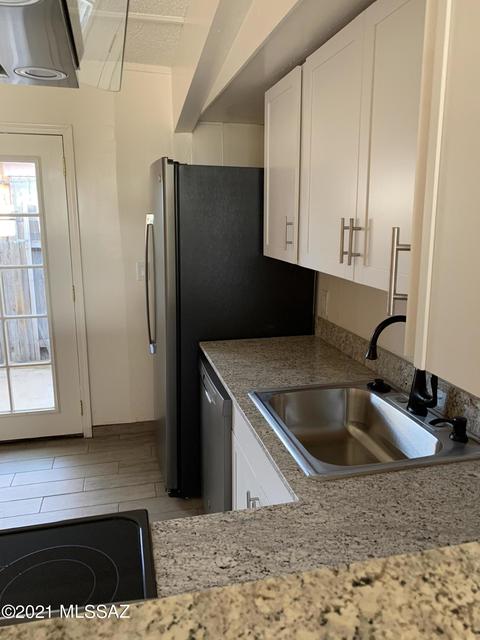 809 E 811 E Holaway Dr, Tucson, AZ 85719 photo 4